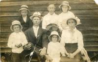 Ozzie, Jesse, Ervin, Lizzie, Lois, Mannie, Margie Bryant 1914
