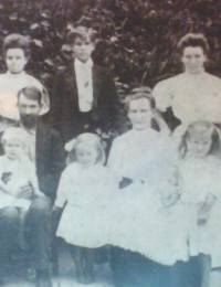 Mattie Todd Jordan and family (seated) age 28.